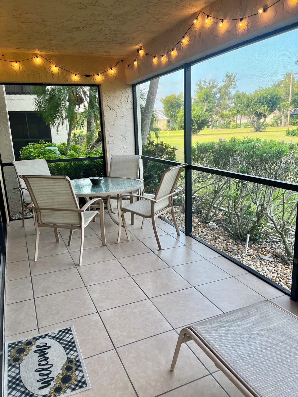 Gorgeous screened patio with seating!