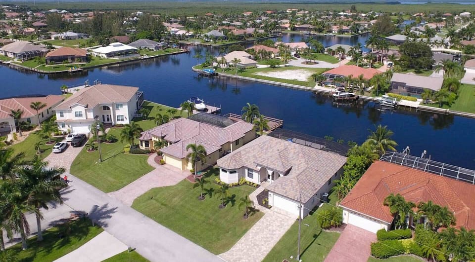 Vacation home on a wide canal with Gulf access
