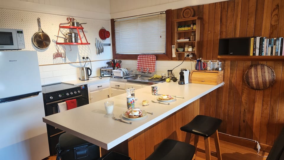 kichen and breakfast  counter
@-