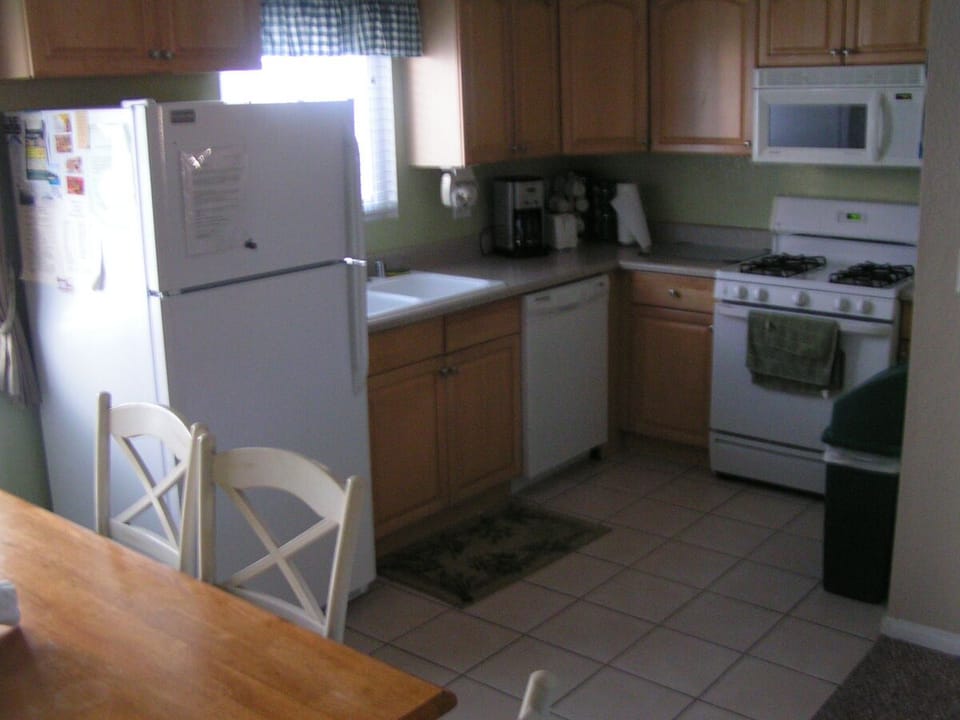 Full kitchen with all the amenities
