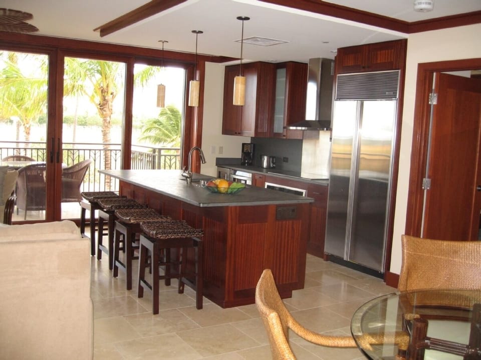 Lanai opens to make one large indoor/outdoor room