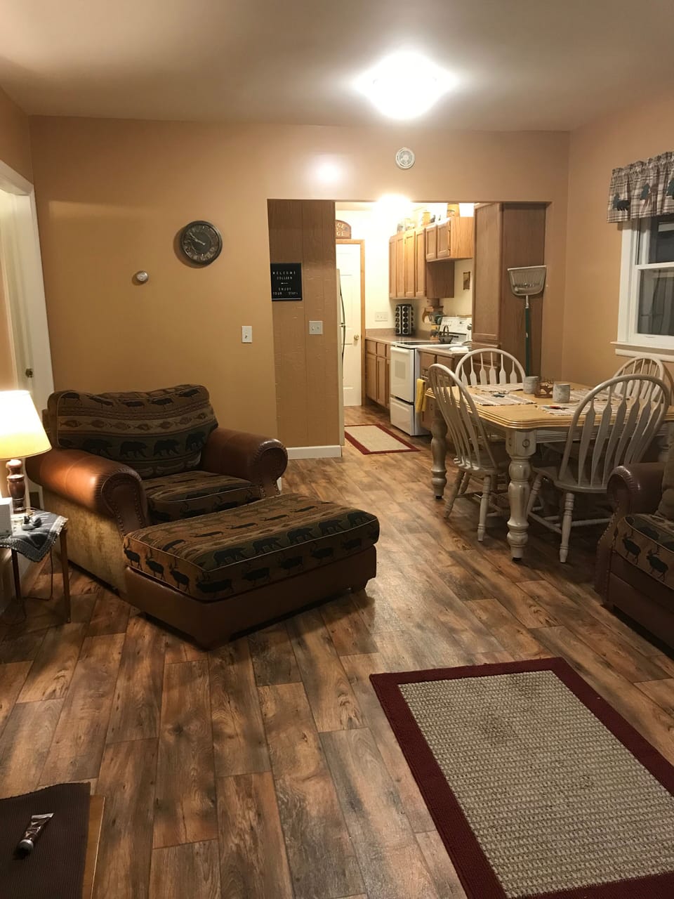 Cozy, Open Concept Cabin