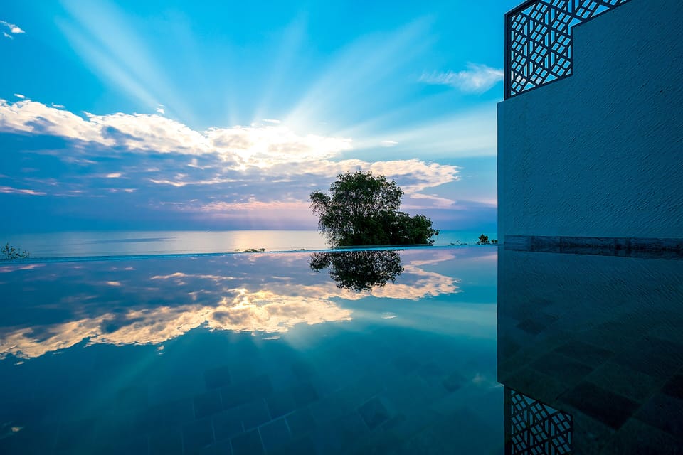 Beachfront Pool Suite 