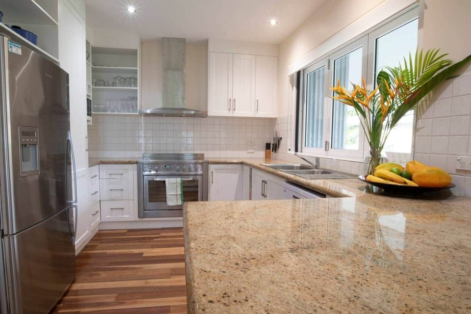 Beachfront On Mission - Mission Beach - Kitchen