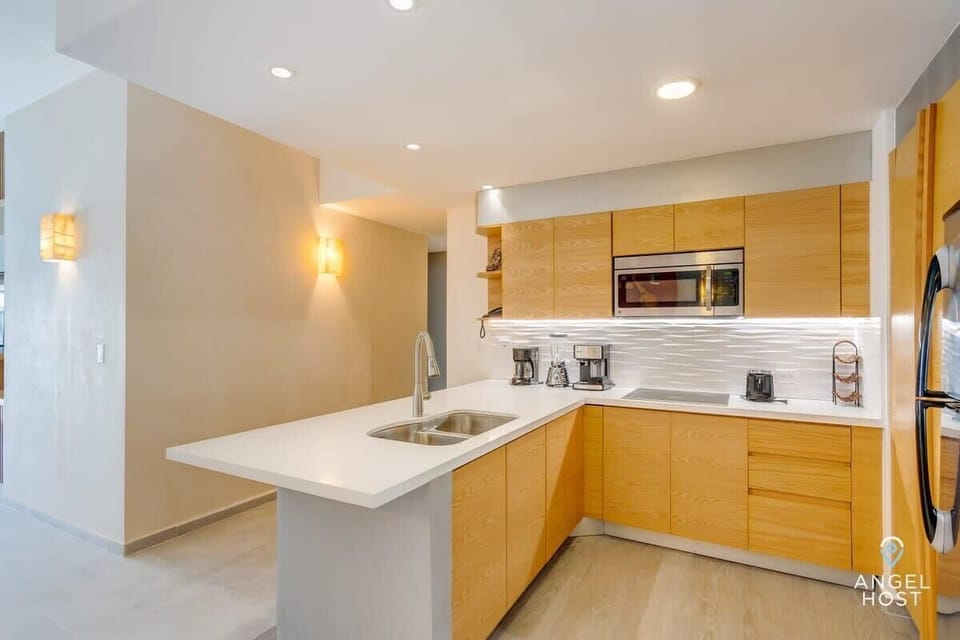 A fully-equipped kitchen w/everything you need for healthy home-cooked meals