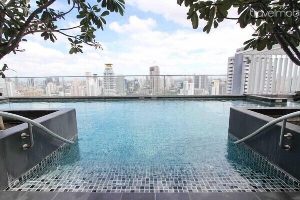 Panoramic views of BKK apartment 