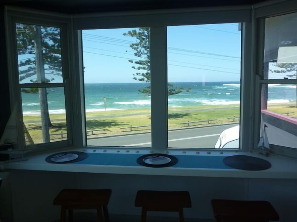Breakfast bar in sunroom 