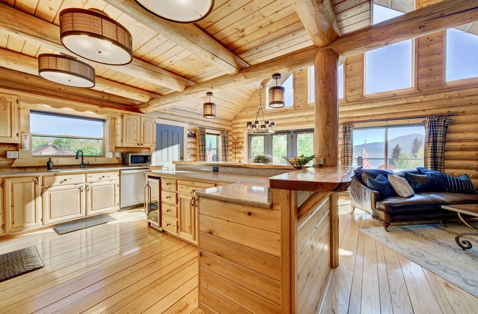 Kitchen is stocked up w/all serving essentials, Keurig, Kitchen Aid, Wustoff...