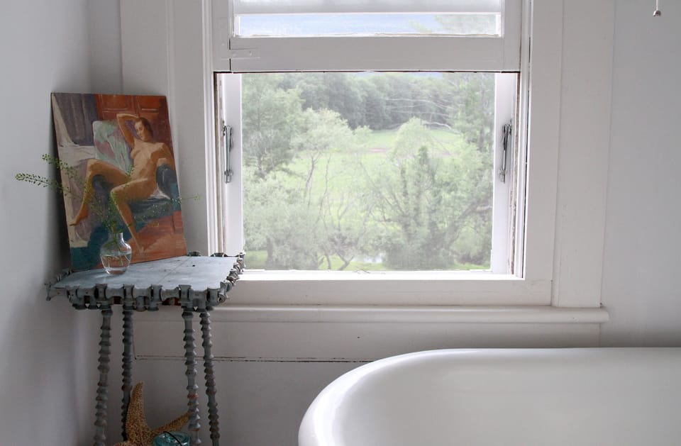 Claw footed tub