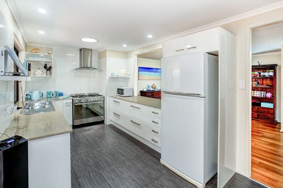 Full chefs kitchen