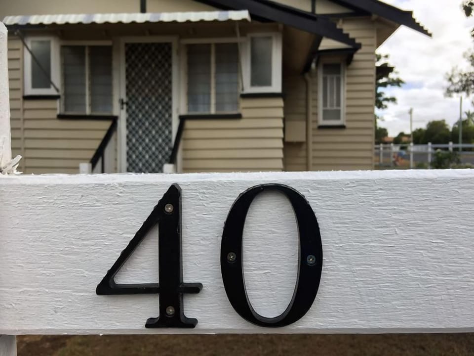 Duk 'n' Willa Beach Cottage located on the corner of Hythe & Romney Streets  