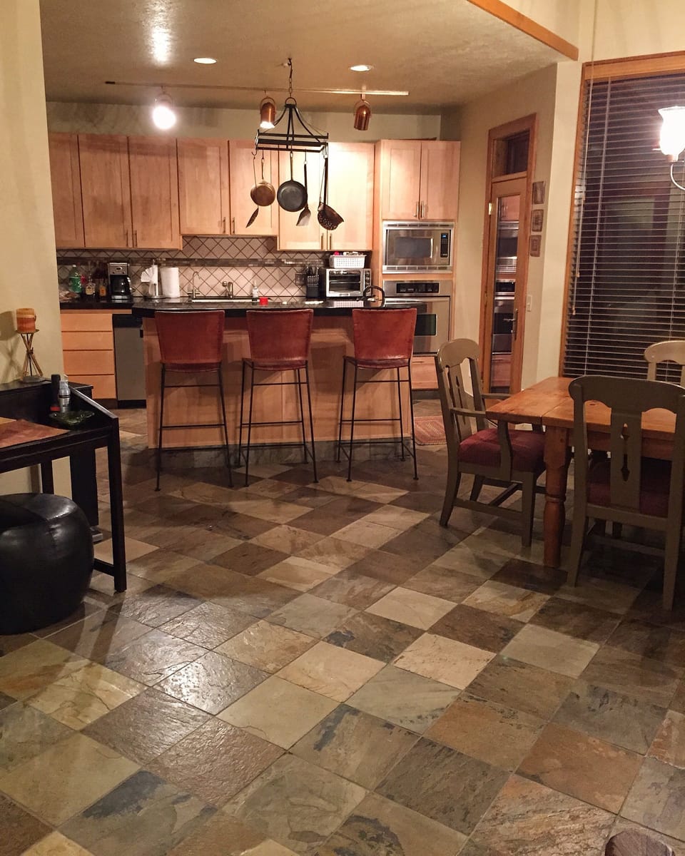 Main Level - Kitchen 