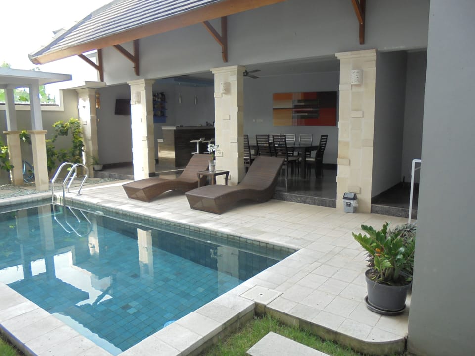 Modern 4 Bedroom 4 Bathroom villa pool