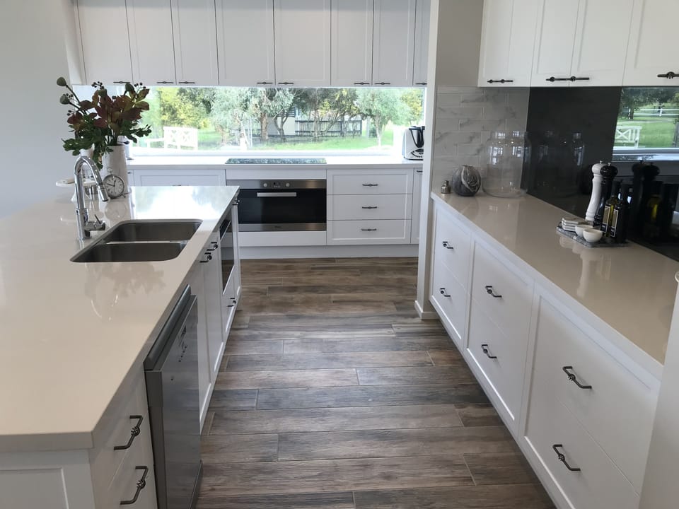 A cooks kitchen: 90cm Meile, coffee machine, thermomix, citrus press and more.