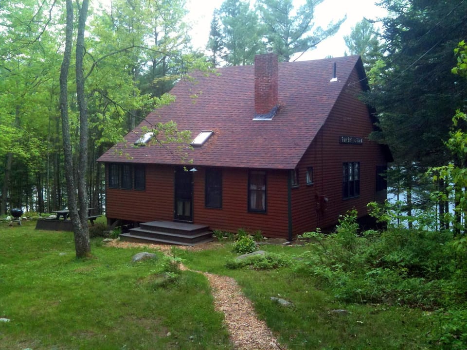Sunset Lodge, lakefront peace and quiet