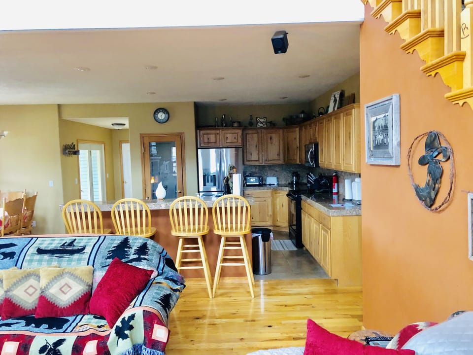 Kitchen bar