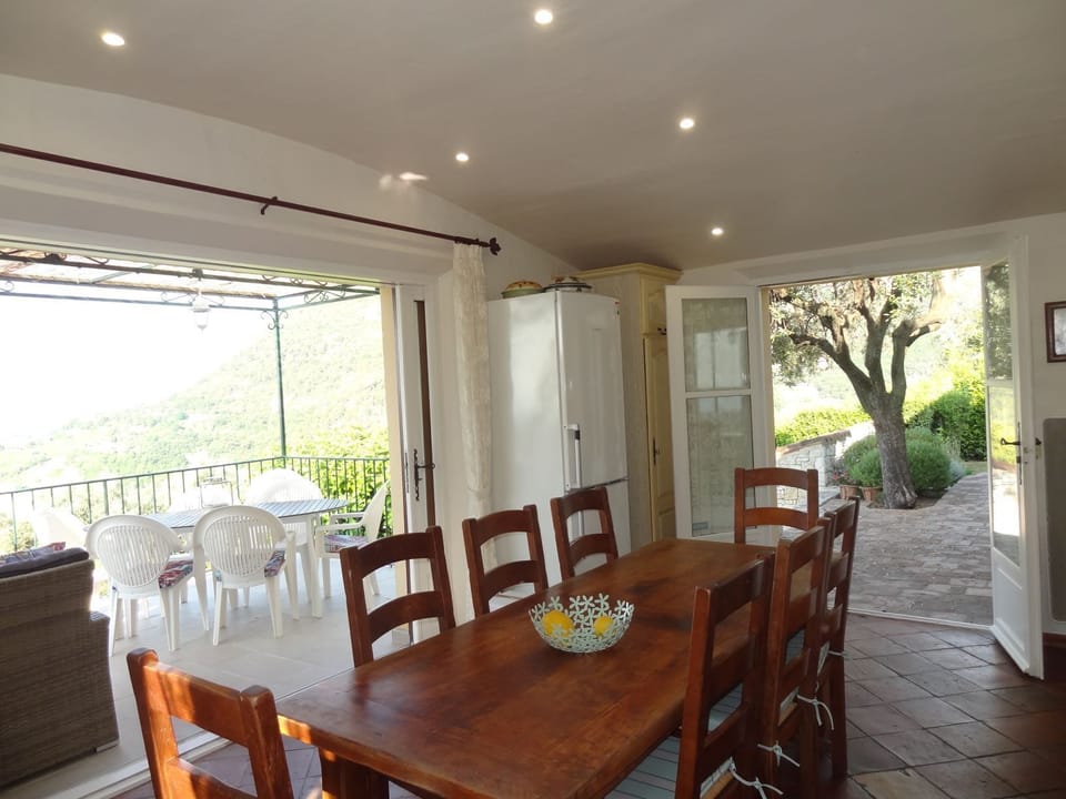Large kitchen onto deck and wood fired pizza oven.