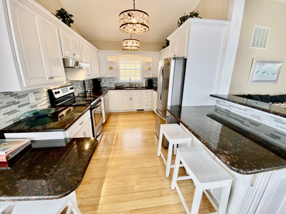 Upgraded White kitchen with Granite countertops & stainless steal appliances