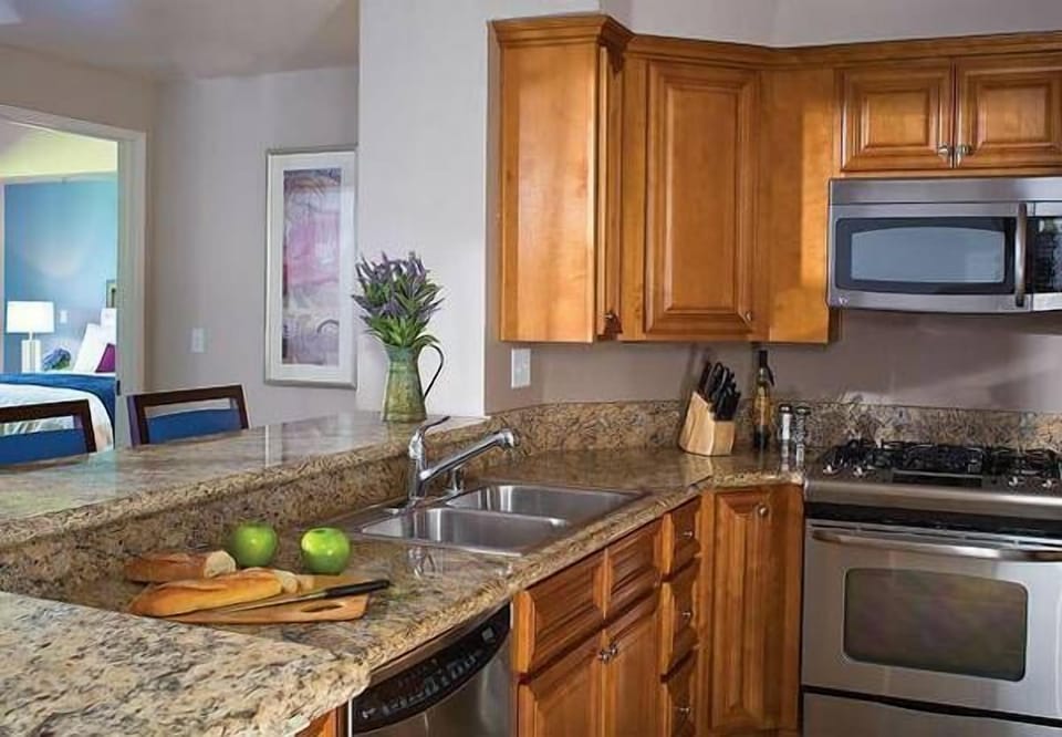 GOURMET CHEF'S KITCHEN