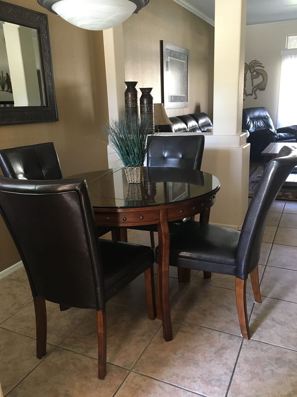 Comfortable dining area. 