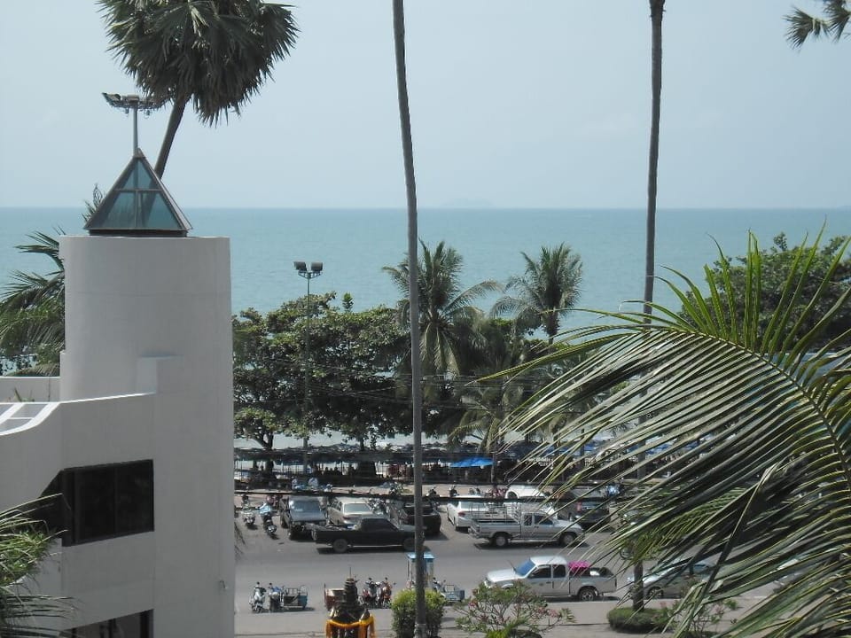 Jomtien PLAZA Condotel. Front the sea 