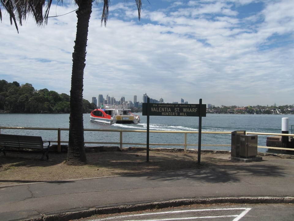 Ferry leaving Valencia St Wharf