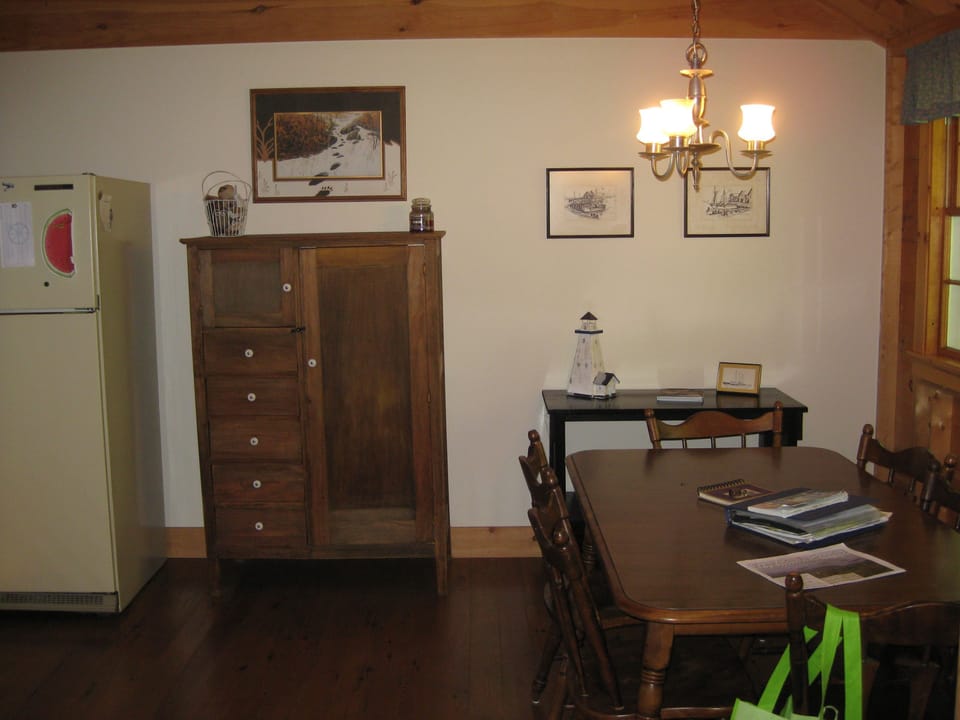Dining area, seats 6