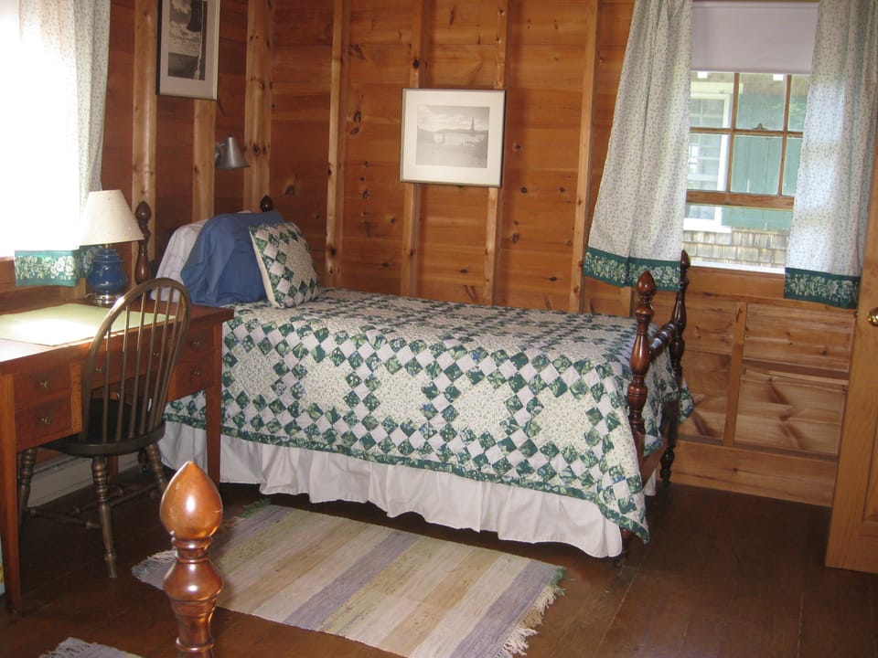Twin bedroom