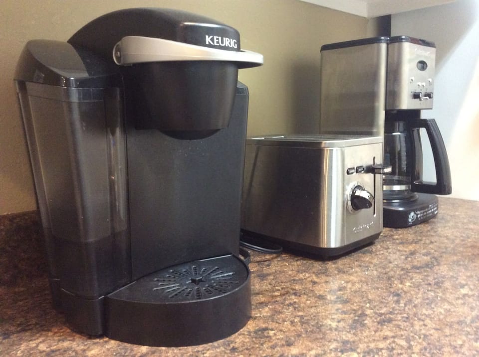 Appliances include regular coffee maker, Keurig coffee maker, toaster & blender
