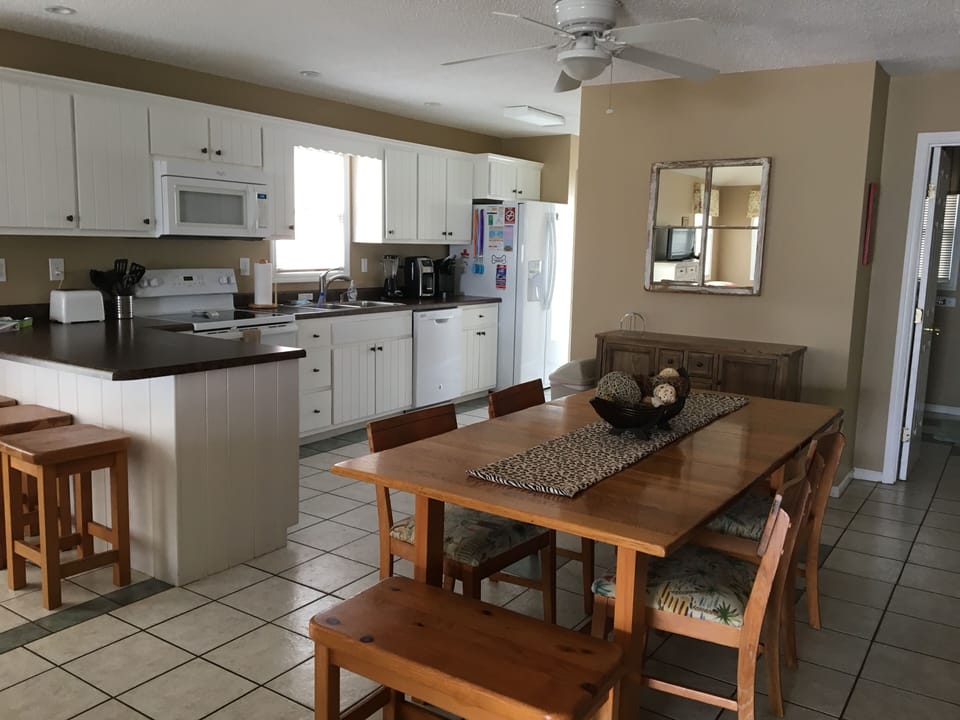 Open kitchen/dining area