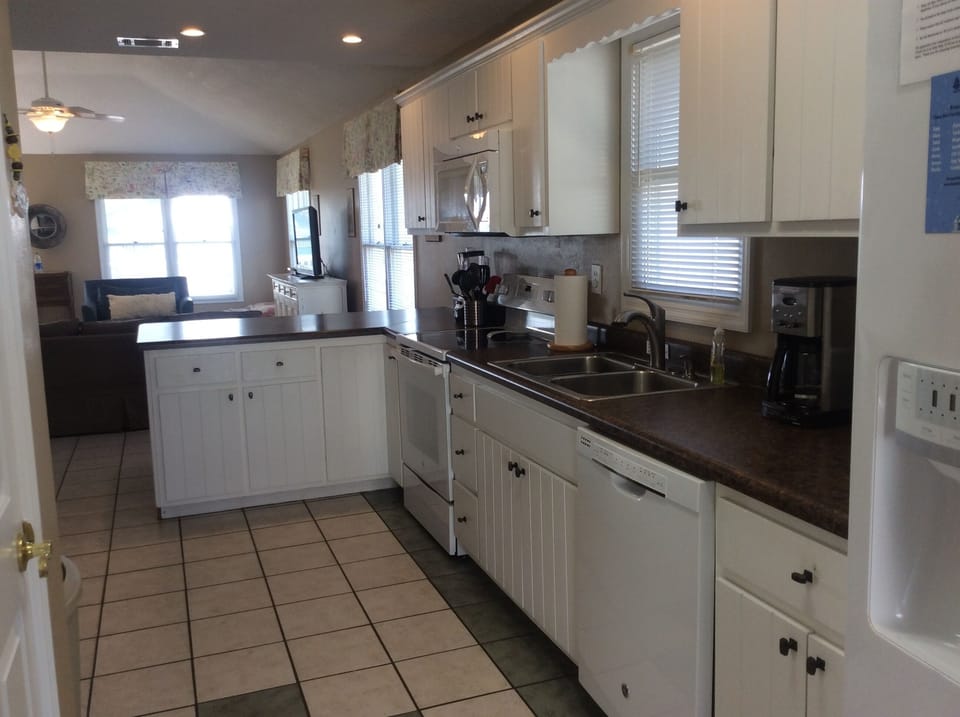 Open kitchen/dining area