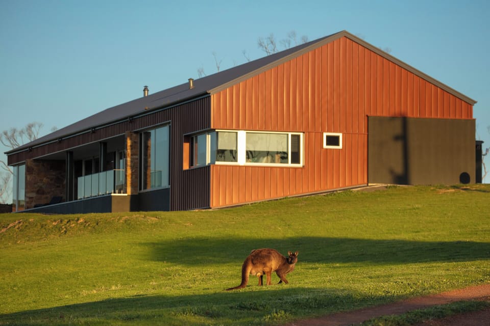 Tammar Ridge sleeps 8 in luxury
