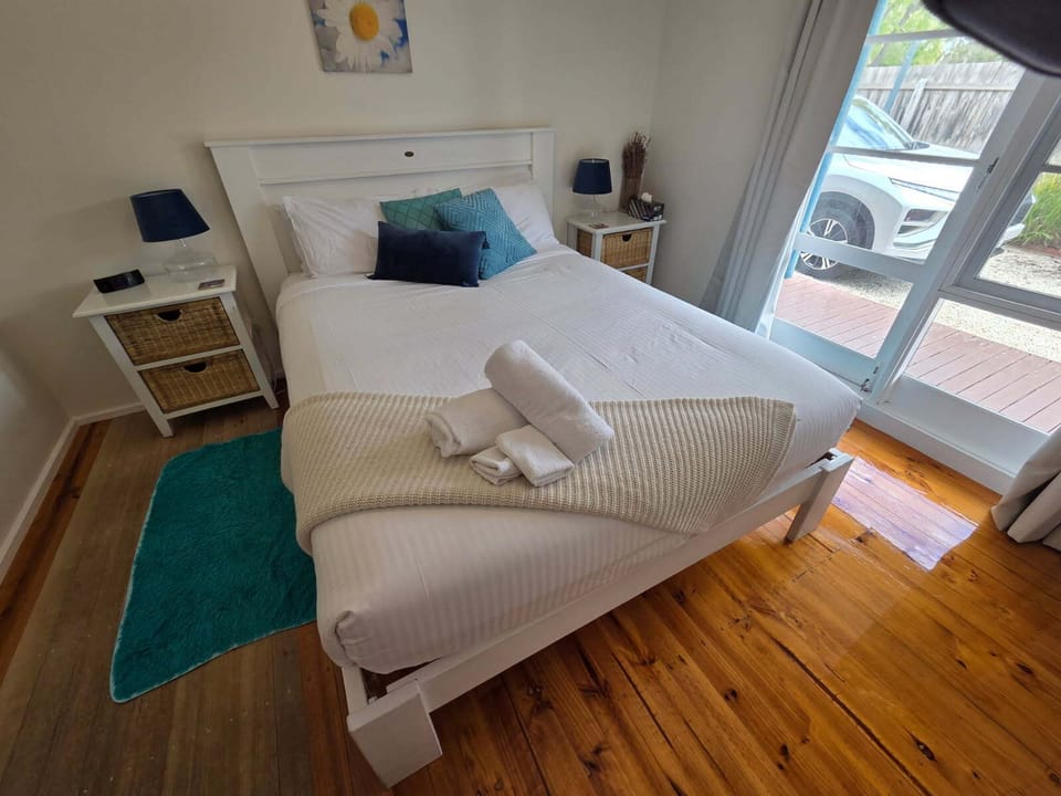 Second bedroom.