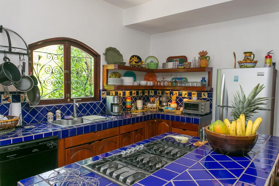 Fully equipped gourmet kitchen, even has bread maker!!