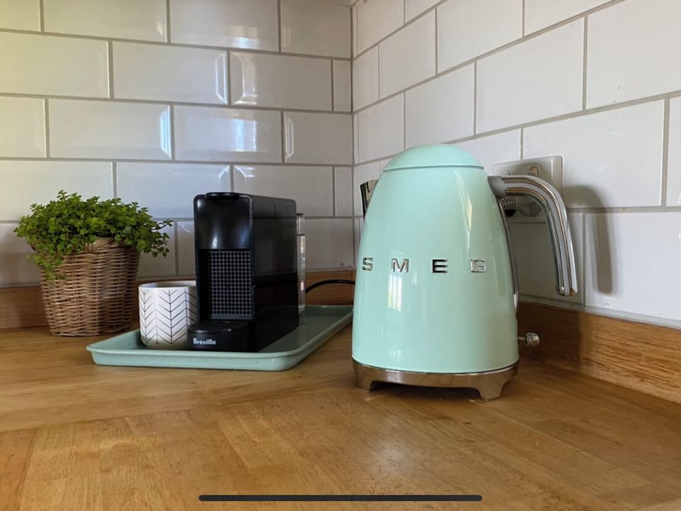 Kettle & coffee machine- Nespresso pods