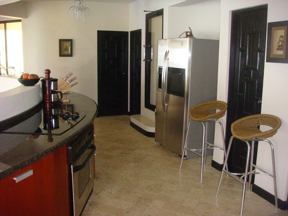 Immaculate kitchen