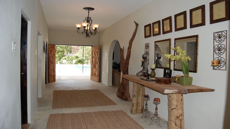 Palashia Villa gallery foyer