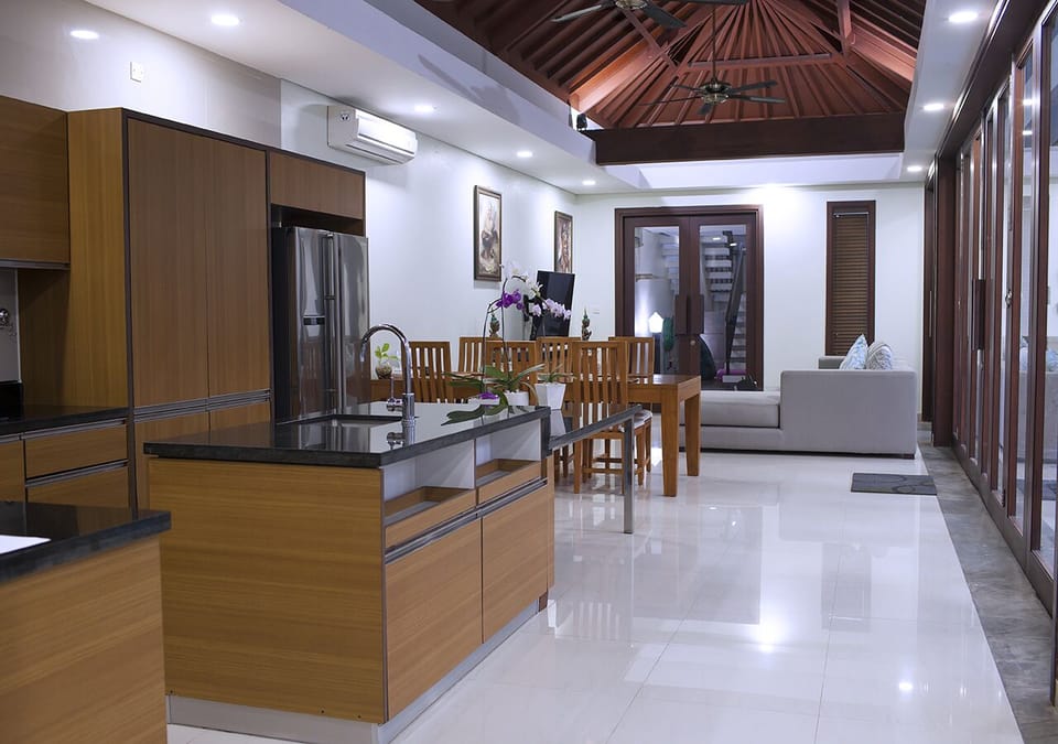 Fully equipped kitchen with some nice surprises on arrival 4u. 