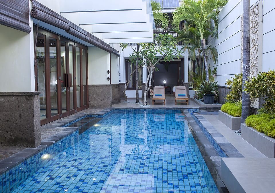 That's a big pool and oh so private.