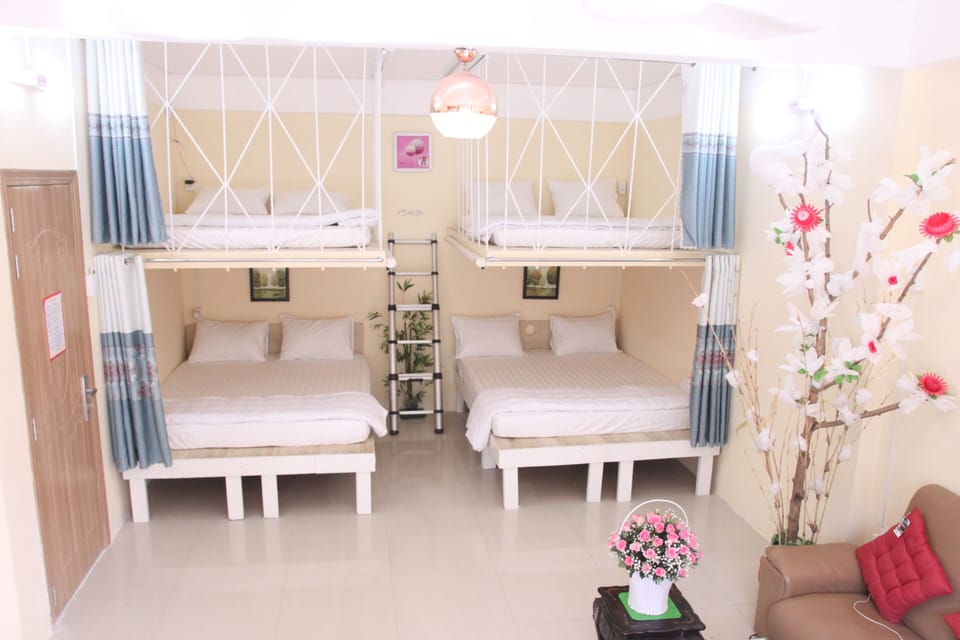 2-way suspension bed with capacity for 4 adults