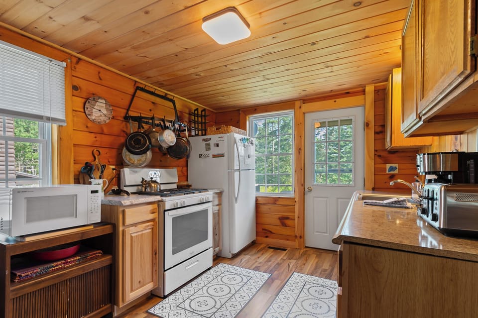 Full kitchen