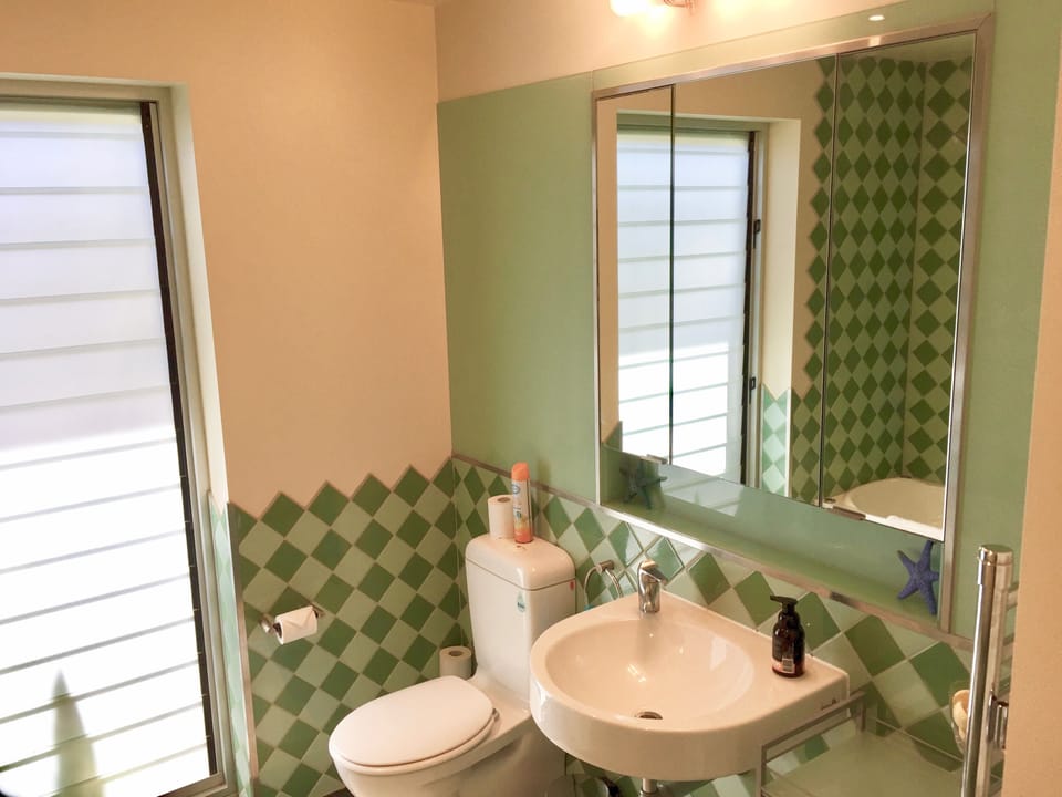Main bathroom
