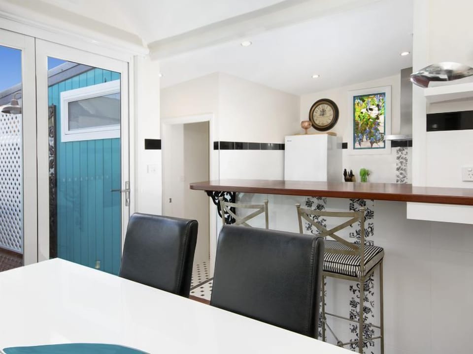 Breakfast bar off the kitchen