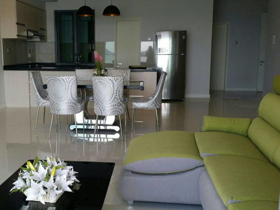 CITY SEA VIEW COZY & MODERN 3 BDRM CONDO