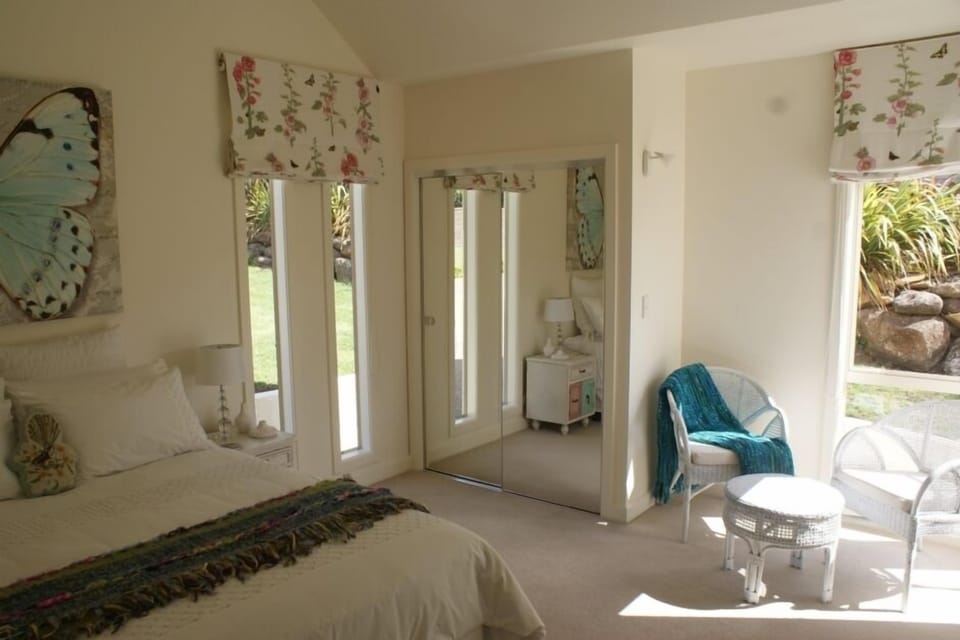 Bedroom with bath in ensuite