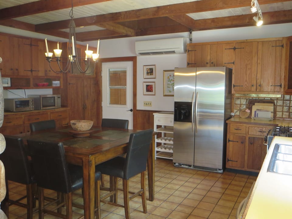 Kitchen table seats 5
