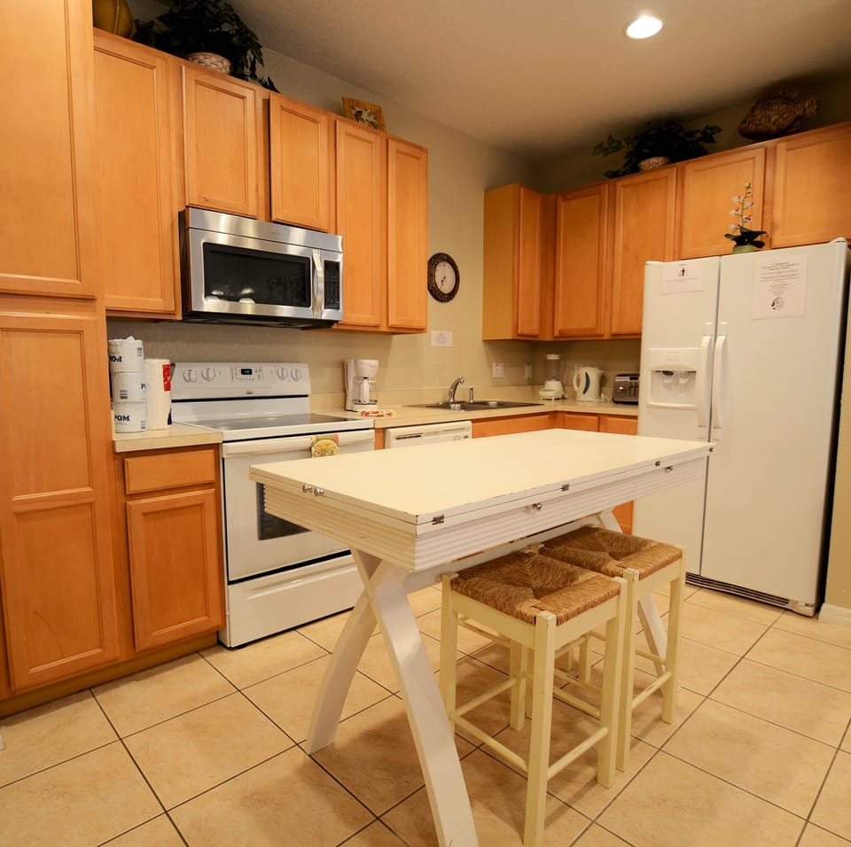 fully equipped kitchen