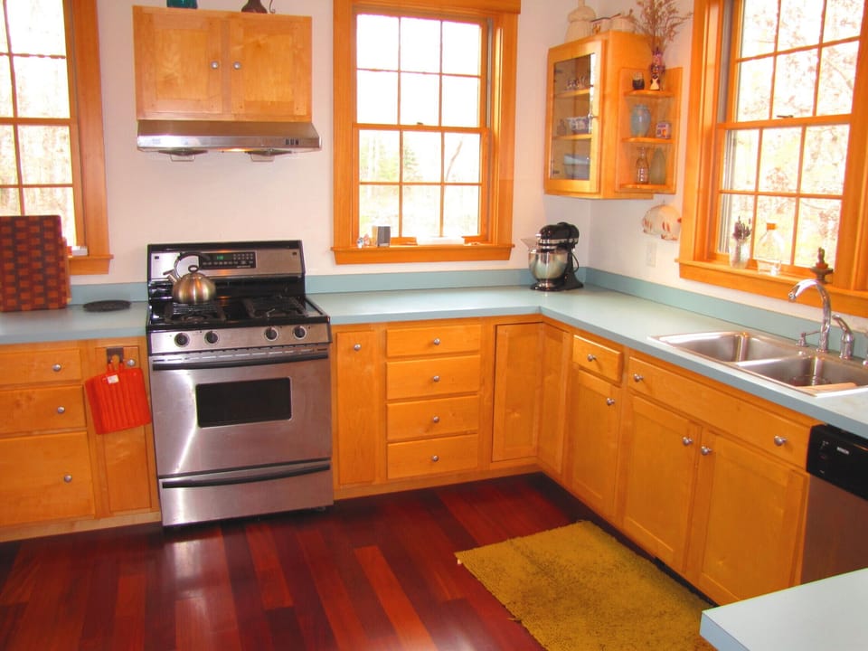 Gorgeous Kitchen w Stainless Steel appliances