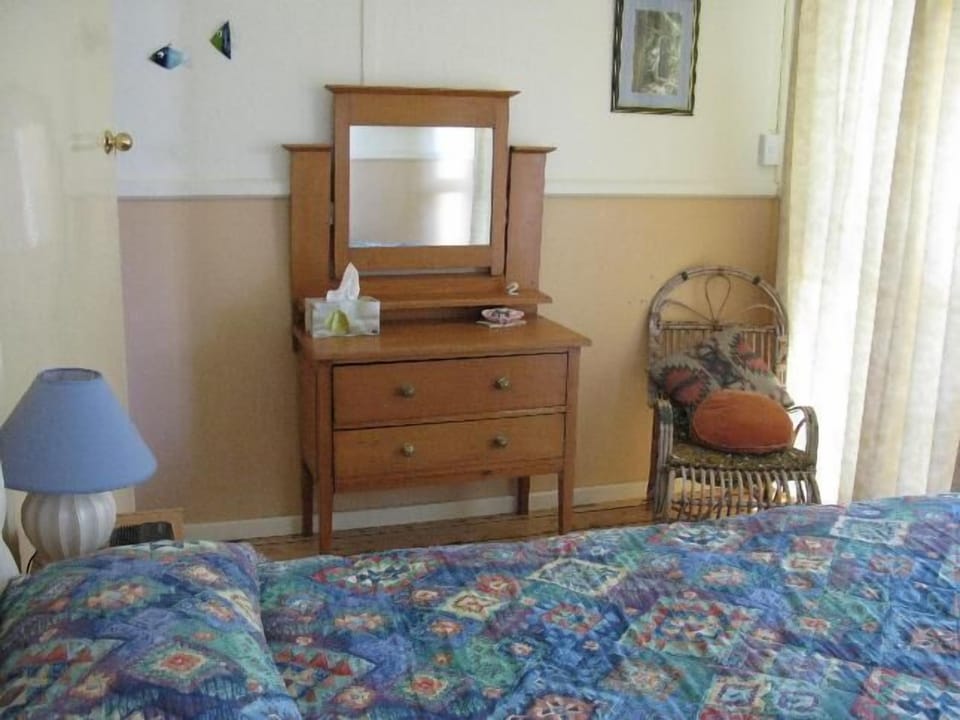 Queen bedroom