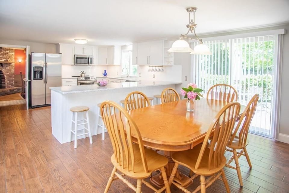 Dining table in kitchen with room for 8. Also 6 stools at counter great for kids